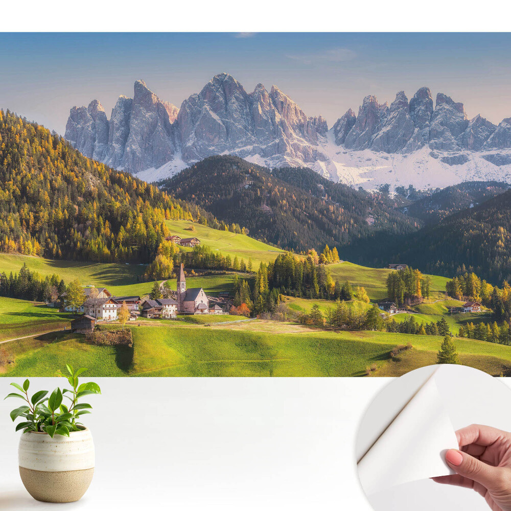 Öntapadó tapéta Egy hegyi falu festői tájjal