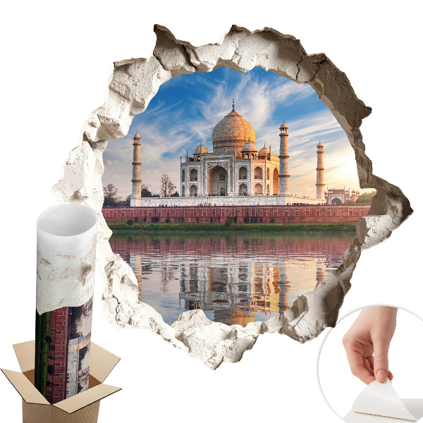 Falmatrica lyuk a falon 130x123 Egy egzotikus emlékmű