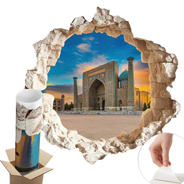 Falmatrica lyuk a falon 130x128 Építészeti felfedezés