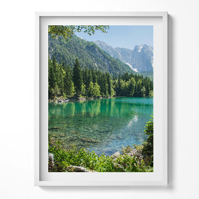 Kép keretben Hegyvidéki táj egy tó az erdőben