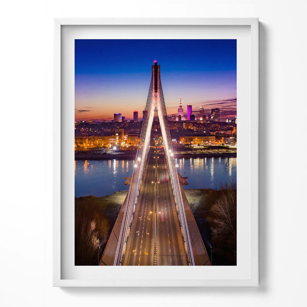 Keretezett kép Híd és város este