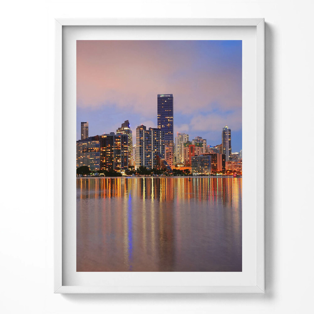 Keretezett kép Panoráma egy városról a vízparton