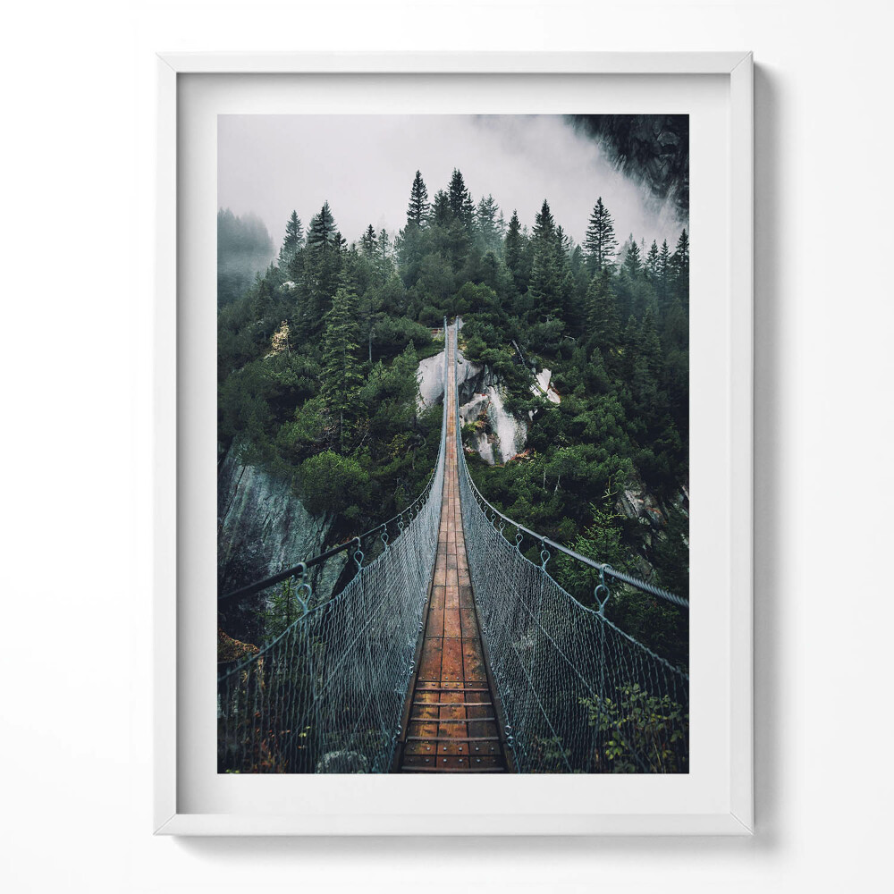 Keretezett kép Lógó híd egy erdő felett