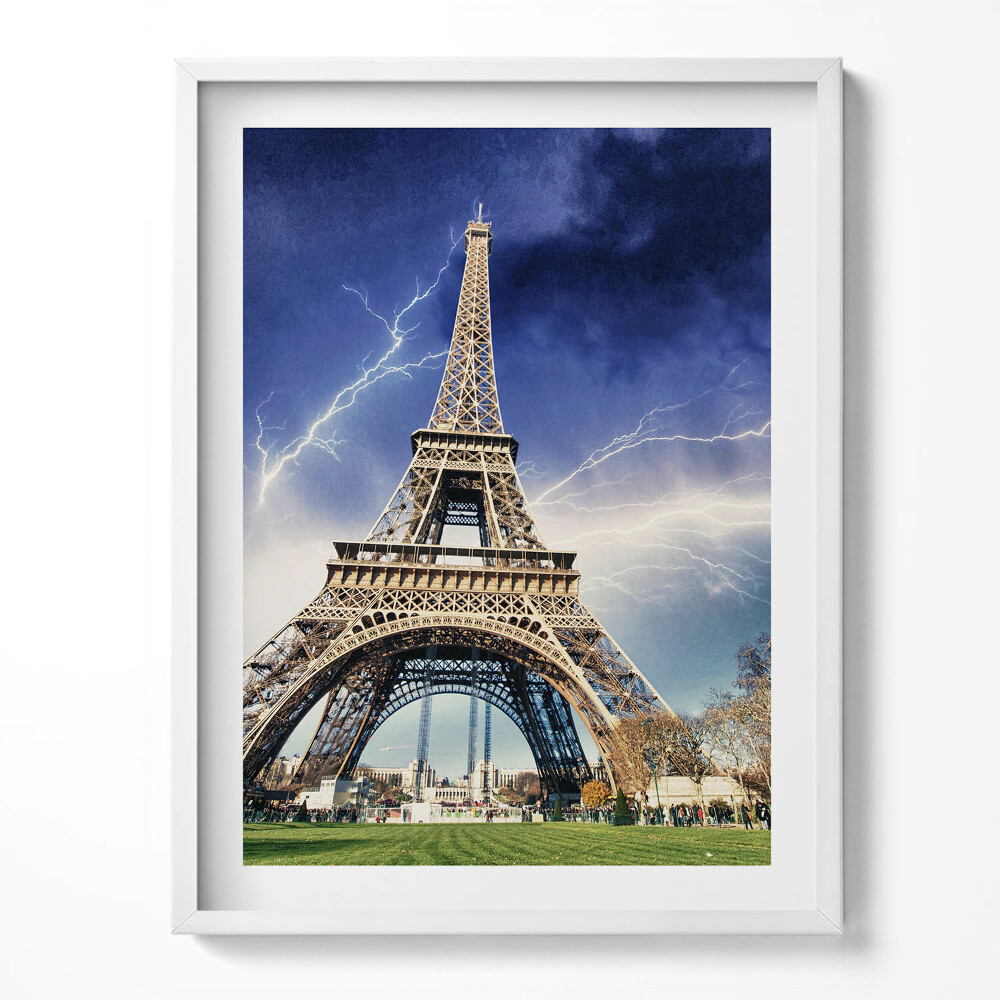 Keretezett kép Eiffel-torony, villámlás és zivatar
