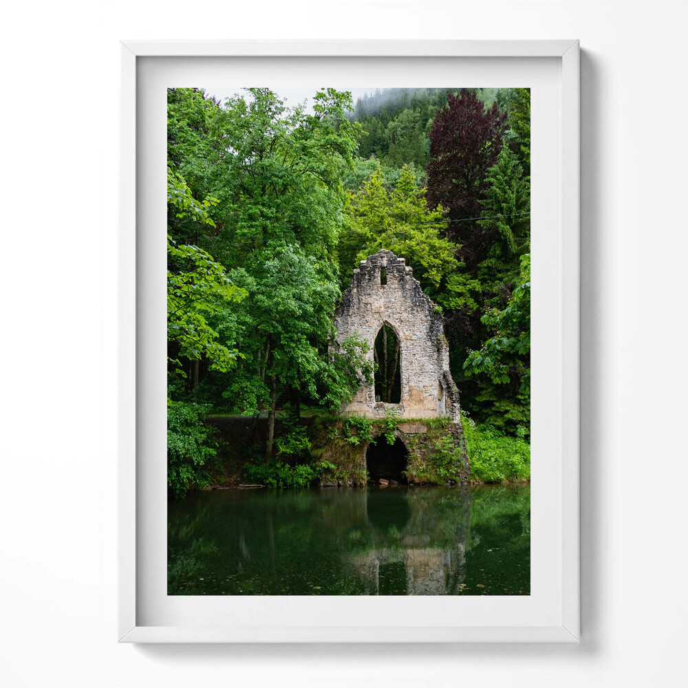 Keretezett kép Ruins of an old chapel Chamonix France