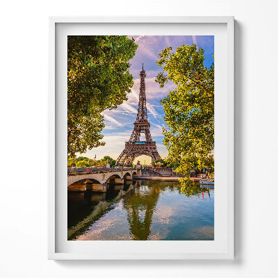 Keretezett kép Eiffel-torony a fák között