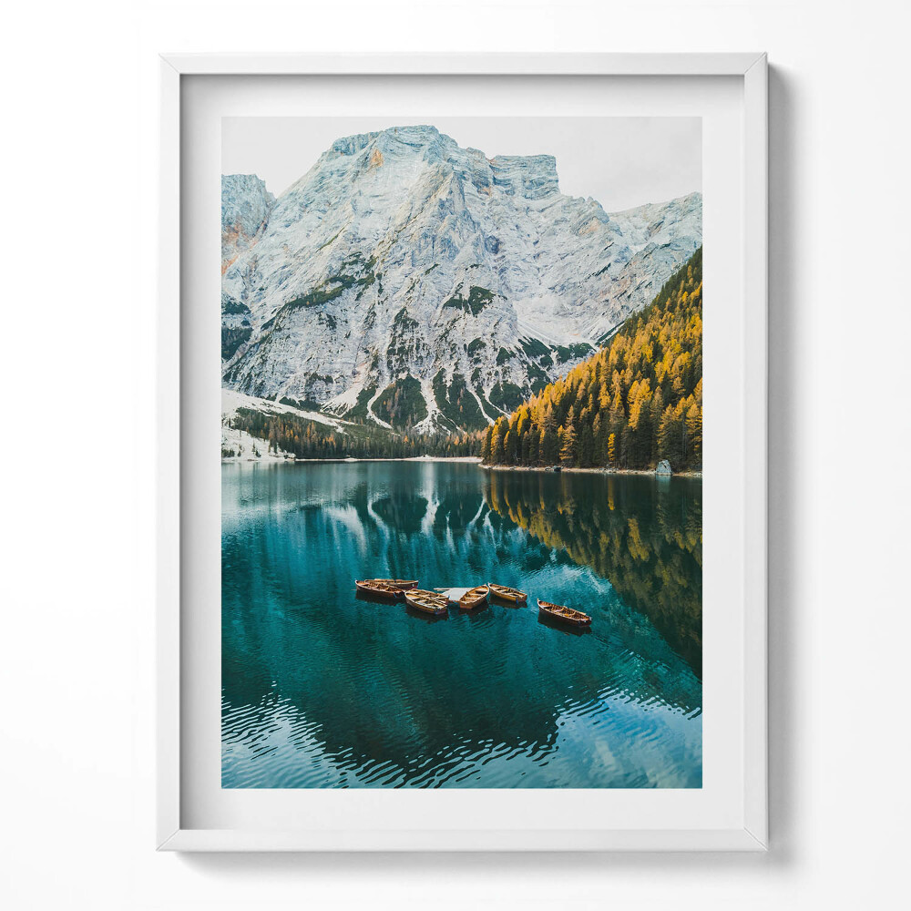 Keretezett kép Tájkép egy hegyi tóról és csónakokról