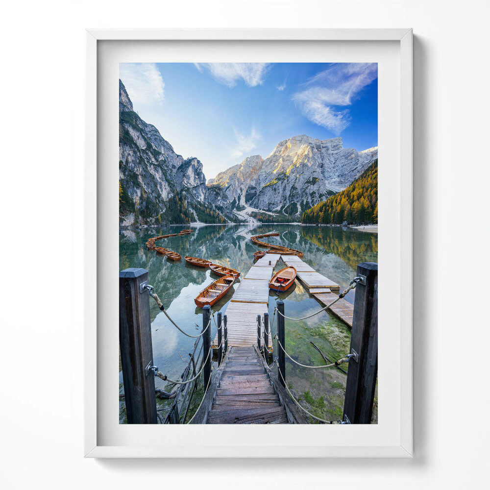 Kép keretben Csónakok egy hegyi tavon