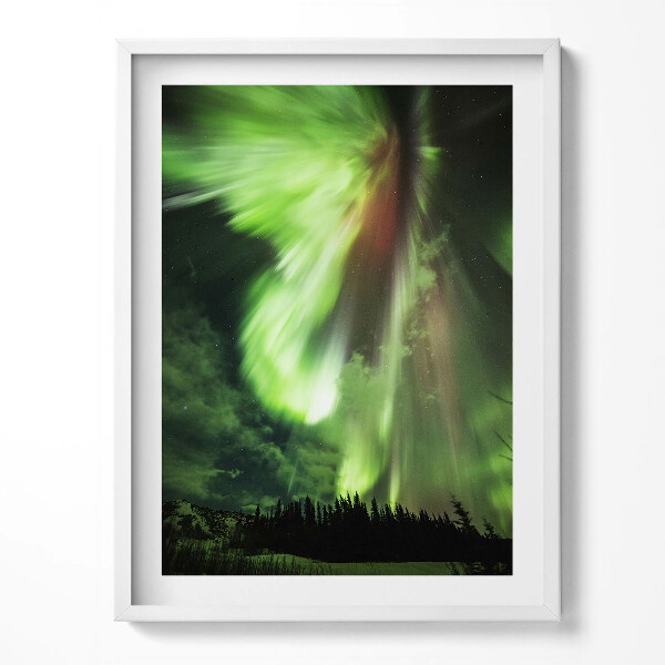 Kép keretben Zöld sarki fény az erdő felett