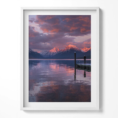 Keretezett kép Téli táj hegyekkel és vízzel