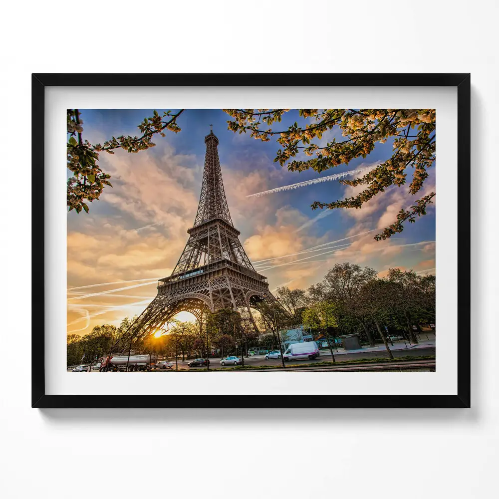Kép keretben Eiffel-torony naplementében