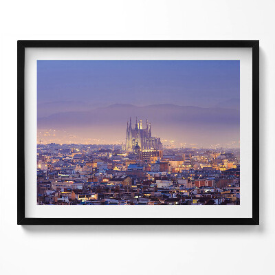 Kép keretben Szent Család-templom városi látképe