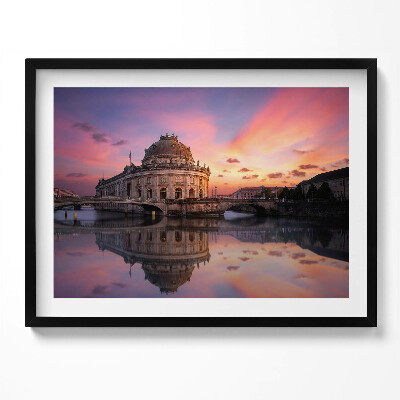 Kép keretben Színes naplemente vízparti épület