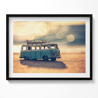Kép keretben Retro kisbusz tengerparti háttérrel
