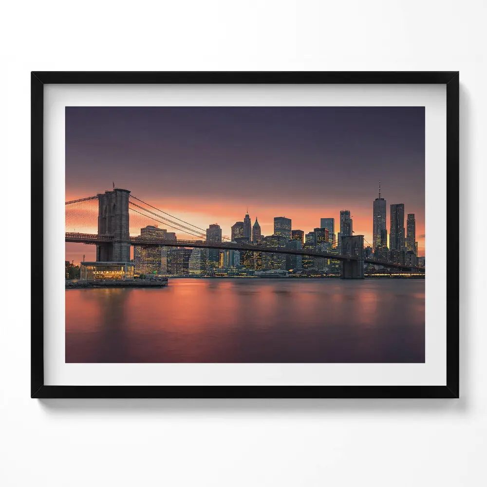 Kép keretben Híd és város skyline naplementében