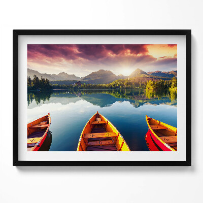 Kép keretben Hajó a tóparton hegyekkel