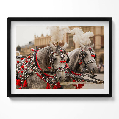 Kép keretben Két díszes ló vörös pomponokkal