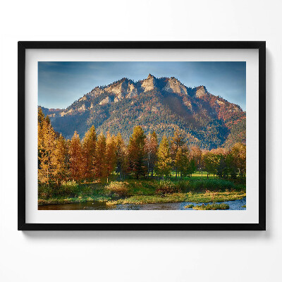 Kép keretben Hegyek és őszi fák