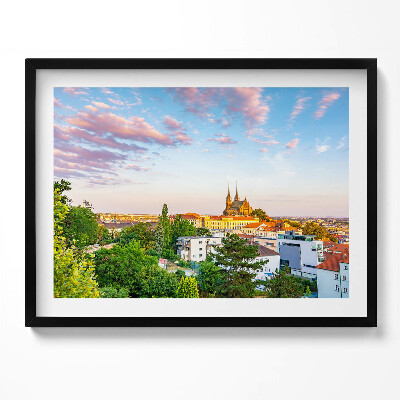 Kép keretben Városkép templommal és felhőkkel