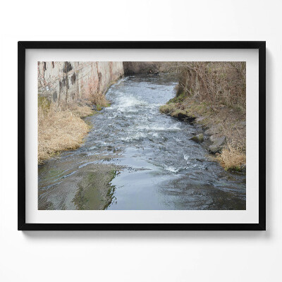 Kép keretben Zúgó patak és zöld part
