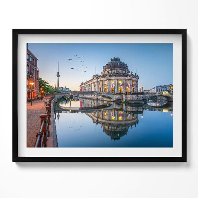 Kép keretben Tükörkép egy épületről