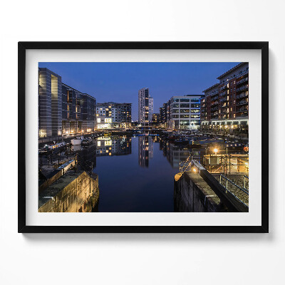 Kép keretben Városi táj víz tükröződése