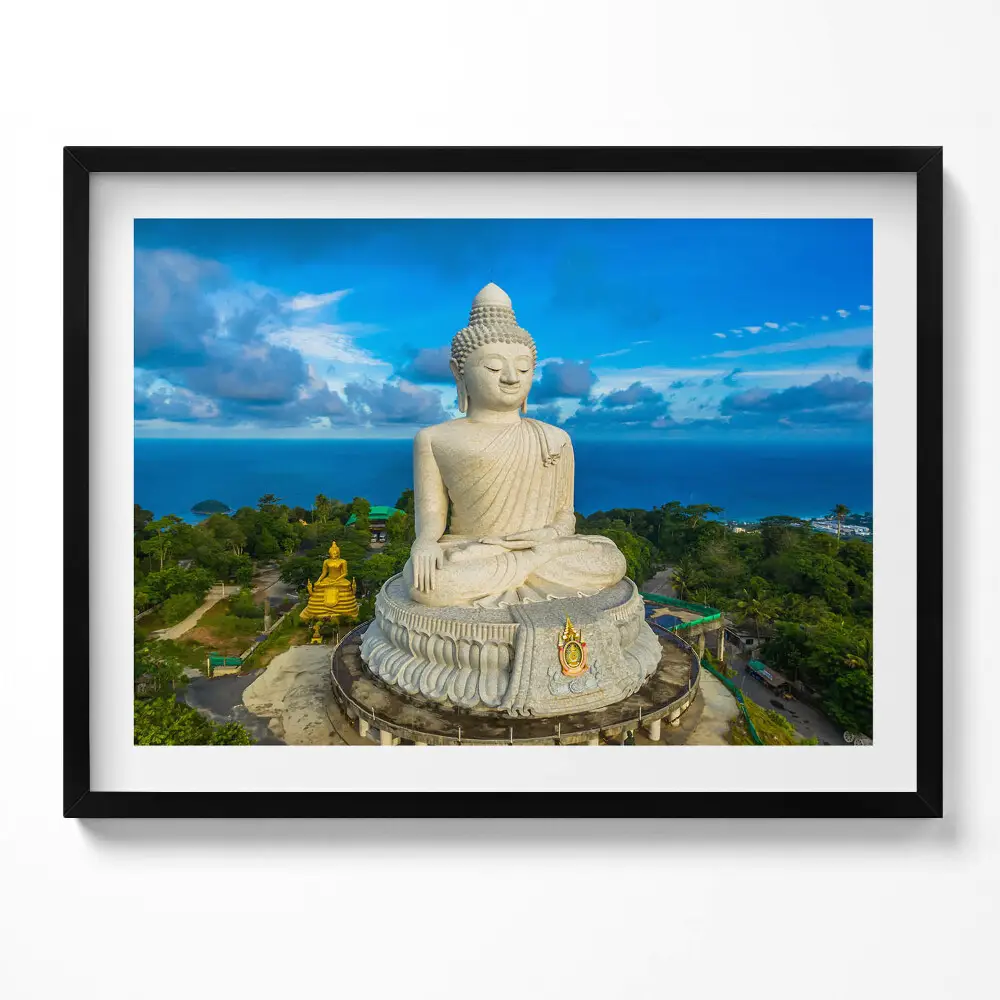 Kép keretben Buddha szobor tengerparti háttérrel