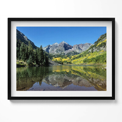 Kép keretben Hegyek és tükörképe a vízben