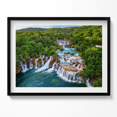 Kép keretben Vízesés zöld környezetben