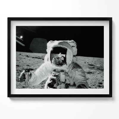 Kép keretben Űrhajós a Holdon