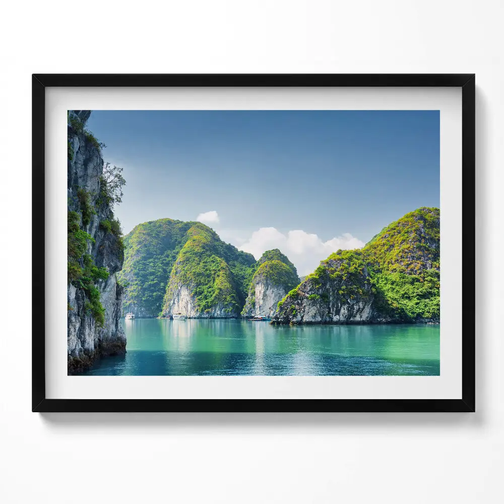 Kép keretben Zöld dombok vízparton