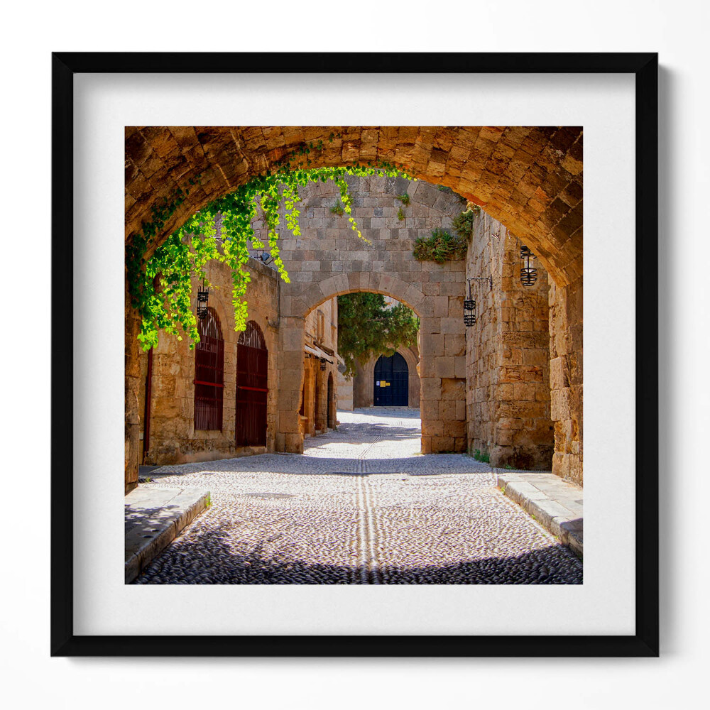 Keretezett falikép Középkori városkapu macskaköves utca