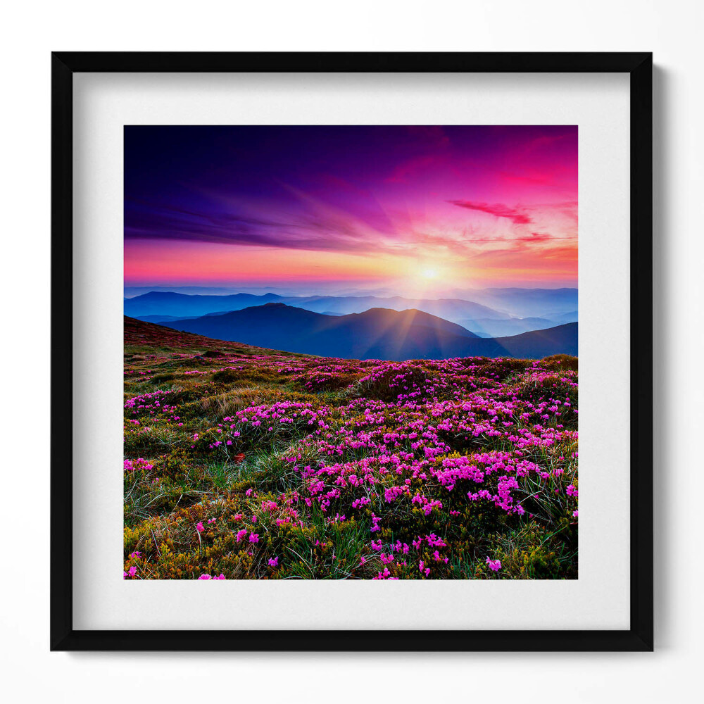 Keretezett falikép Virágos hegyvidék napfelkeltével