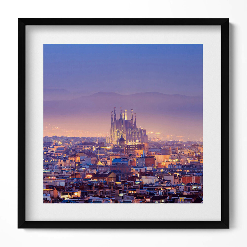 Keretezett falikép Szent Család-templom városi látképe