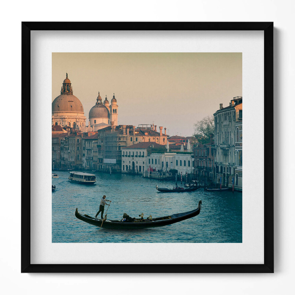 Keretezett falikép Velencei gondola a vízen