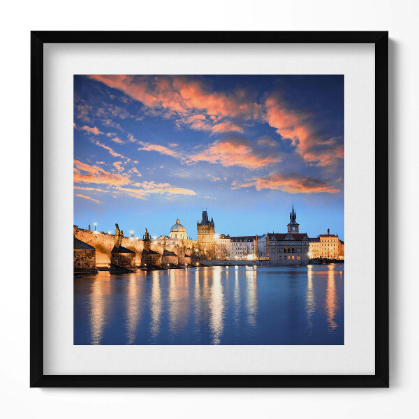 Keretezett falikép Városkép vízparton naplementében