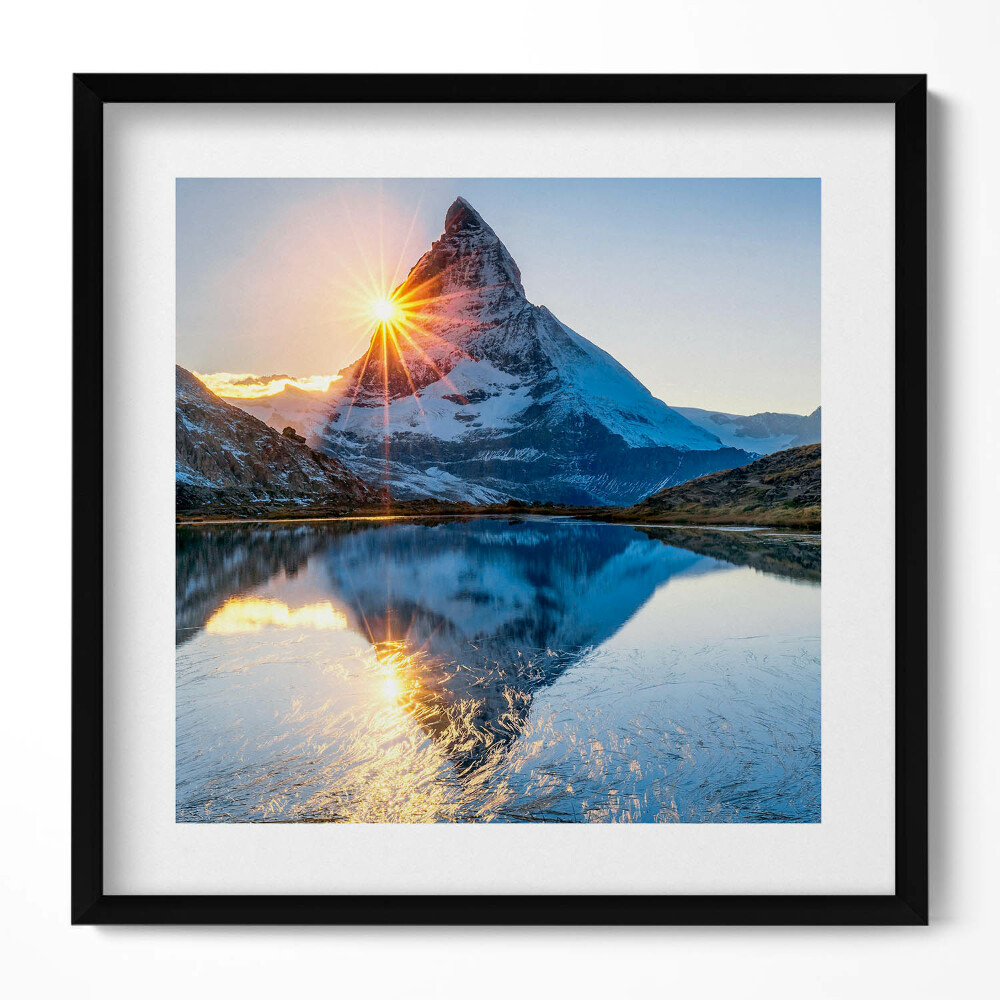 Keretezett falikép Hegyek és napfény tükröződése