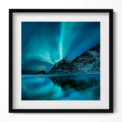 Keretezett falikép Északi fény a hegyek felett