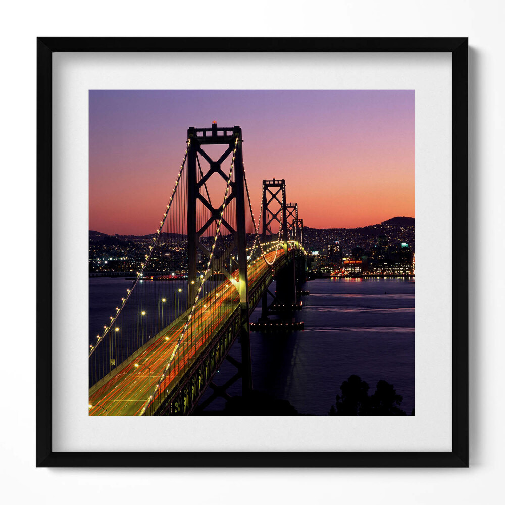 Keretezett falikép Híd városnézettel naplementében