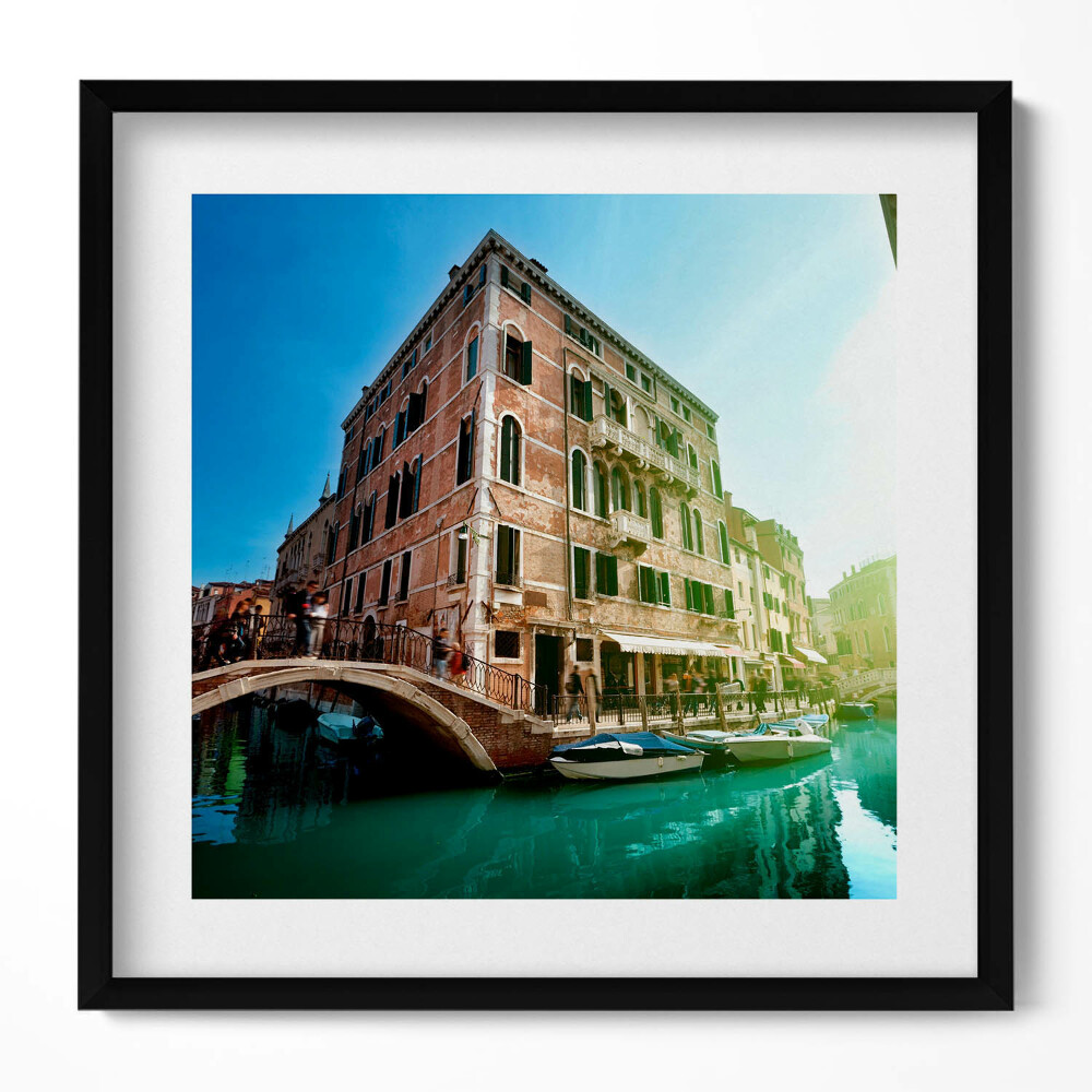 Keretezett falikép Velencei épület és csatorna