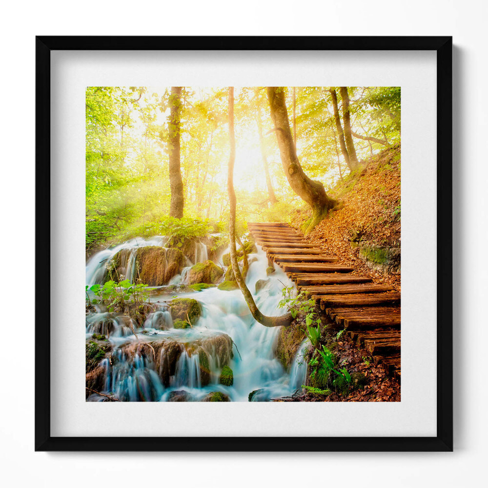 Keretezett falikép Zöld erdő vízesés fák