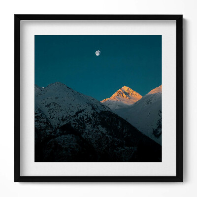 Keretezett falikép Havas hegycsúcs és hold
