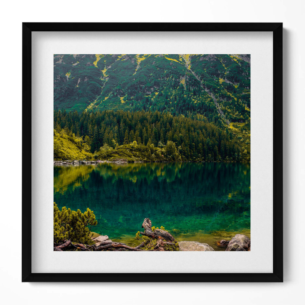 Keretezett falikép Hegyek és tükörsimára lapult tó