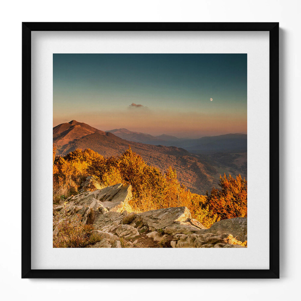 Keretezett falikép Hegyek naplementében sziklák között