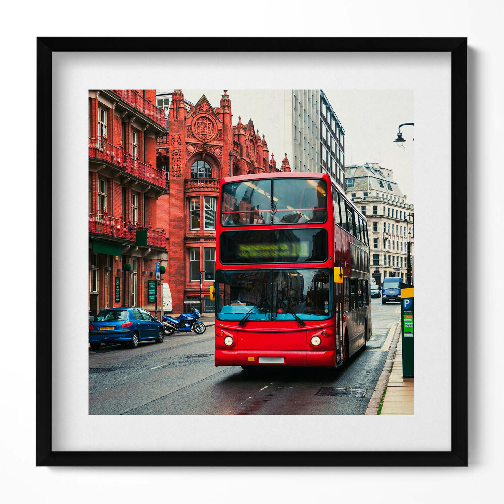 Keretezett falikép Piros emeletes busz városi tájban