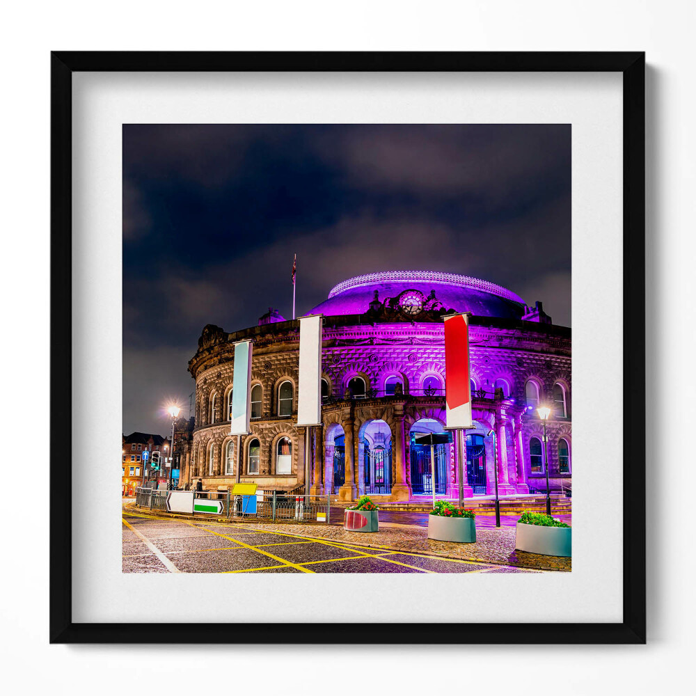 Keretezett falikép Modern épület éjszakai világításban