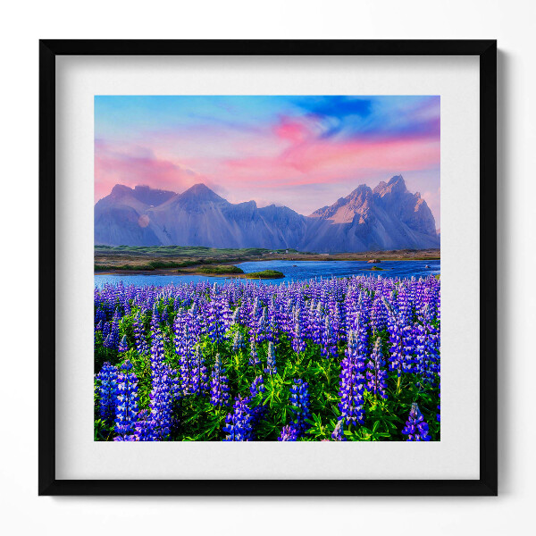 Keretezett falikép Lepkék és hegyek virágzó mezője