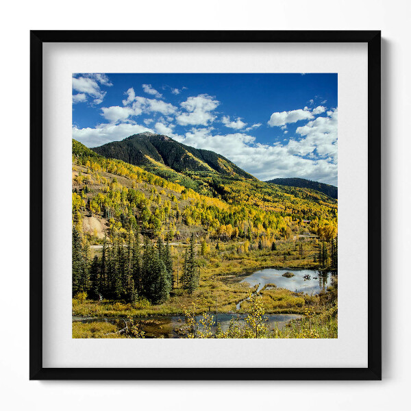 Keretezett falikép Őszi táj hegyekkel és folyóval