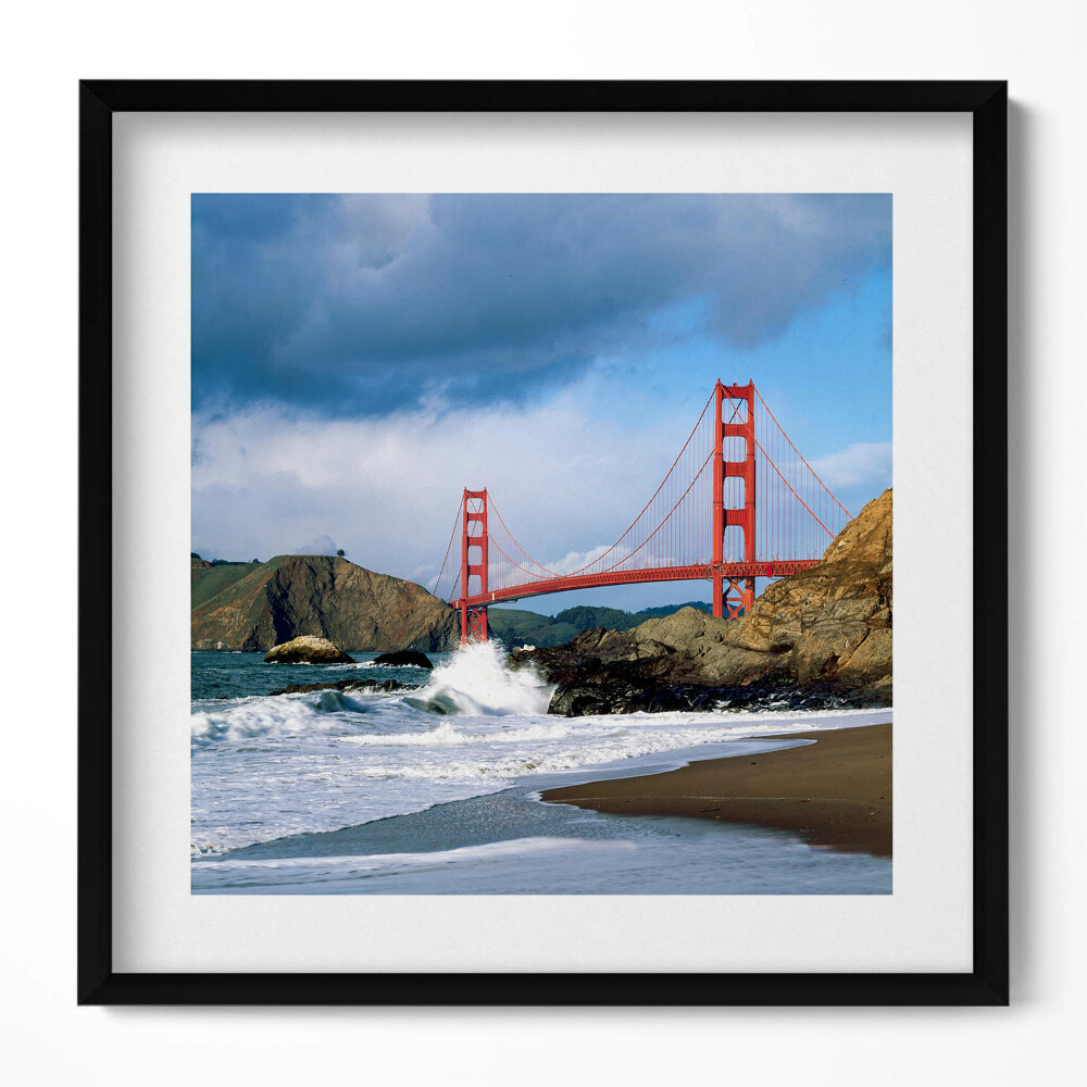 Keretezett falikép Aranykapu híd tengerparti tájban