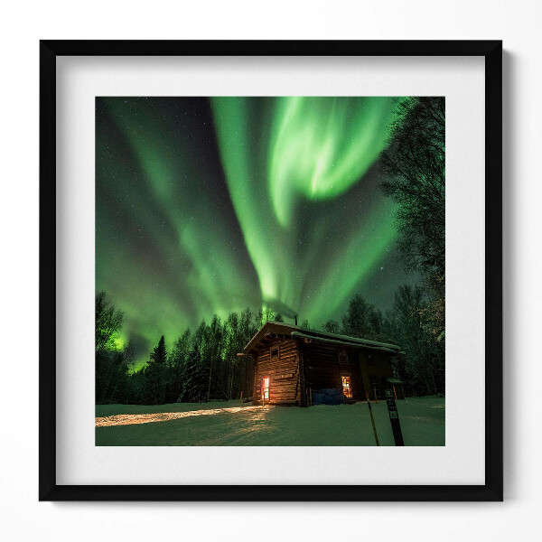 Keretezett falikép Északi fény egy faház felett
